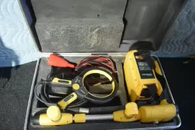 Vm-810 Vivax Metrotech Vm 810 Locator Set And 5 Inch Inductive Clamp